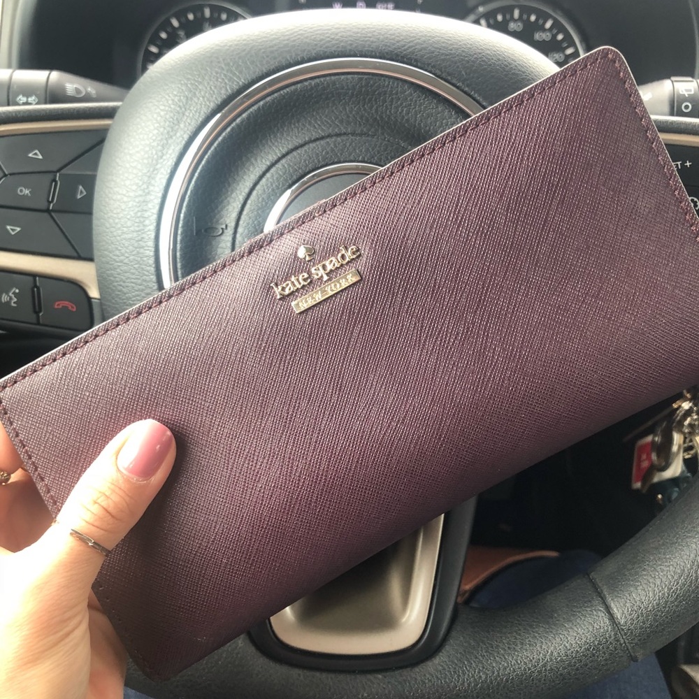 Deep plum not brown! Brand new wallet! 🖤🎉